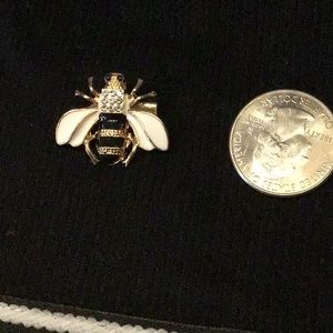 Bee brooch
